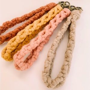 Macrame lanyard